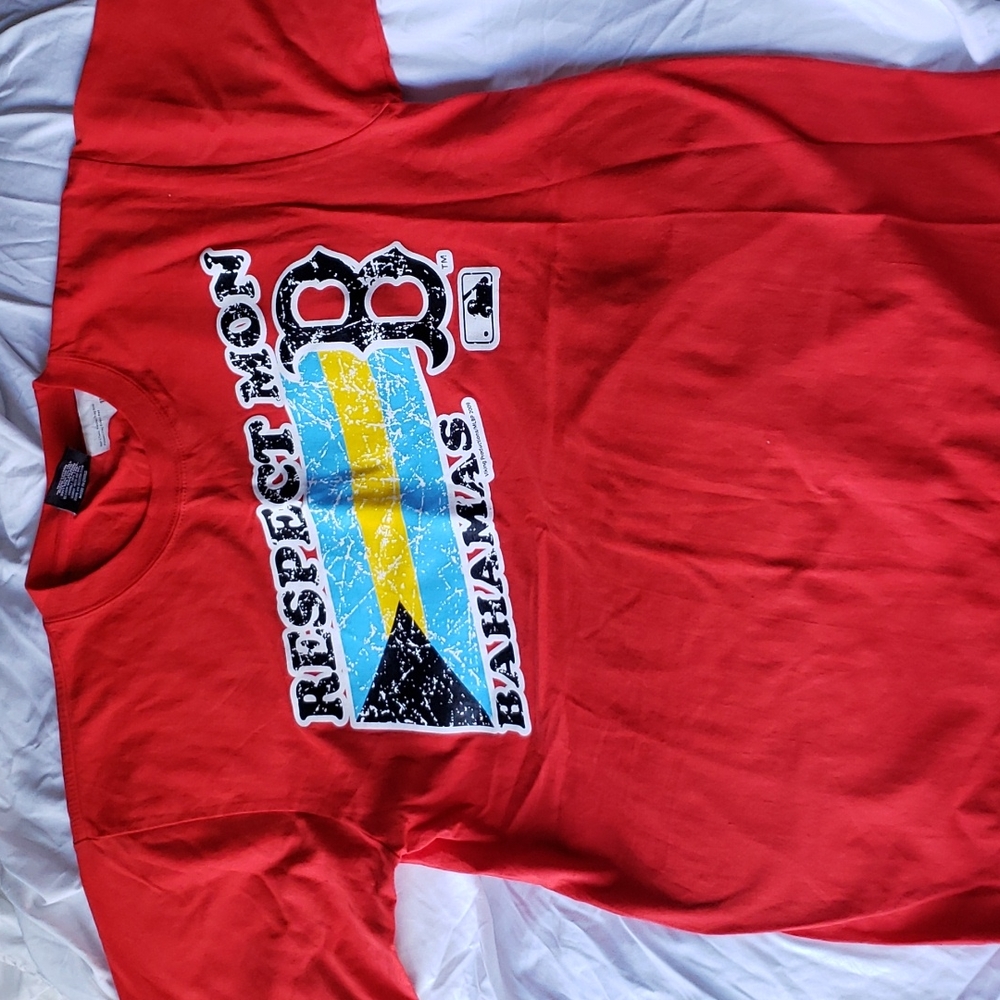 Men's Large Tshirt. BAHAMAS. RED SOX
